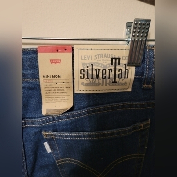 Girl's Levi's Mini Mom‎ Silver Tab Jeans - Picture 3 of 5